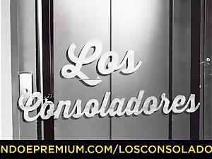 LOS CONSOLADORES - super hot babes teach romp with executive